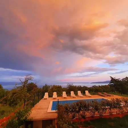 Lägenhet Nika With Swimming Pool And Beautiful Sea View Dobreć