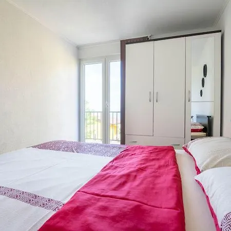 Lägenhet Nika With Swimming Pool And Beautiful Sea View