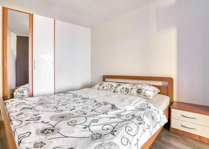 Nika With Swimming Pool And Beautiful Sea View Apartman