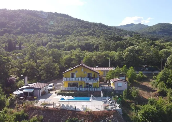 Nika With Swimming Pool And Beautiful Sea View Apartman