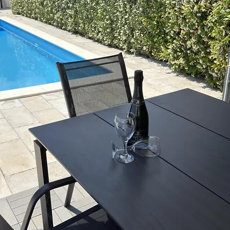 Nika With Swimming Pool And Beautiful Sea View Apartmán Dobreć