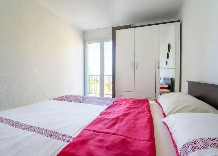 Daire Nika With Swimming Pool And Beautiful Sea View