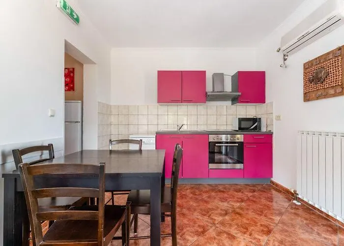 Nika With Swimming Pool And Beautiful Sea View Daire Dobreć