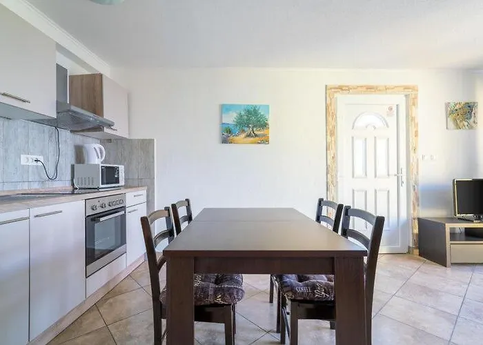 Daire Nika With Swimming Pool And Beautiful Sea View Dobreć