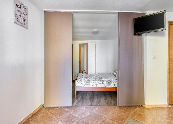 Nika With Swimming Pool And Beautiful Sea View Daire Dobreć