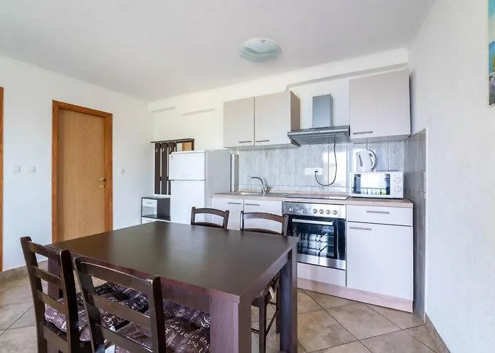 Daire Nika With Swimming Pool And Beautiful Sea View Dobreć